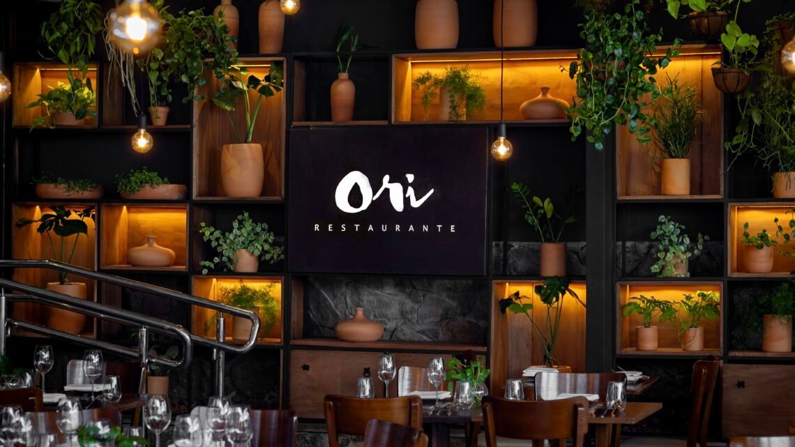 Ambiente do restaurante Orí no Horto Florestal, Salvador.