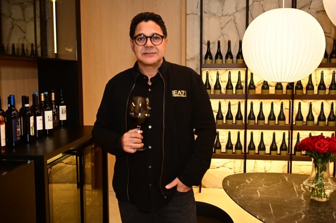 Elivam Assunção, sócio-diretor da EA Escritório Wine, na inauguração do Wine Bar BEMVINVANT na Pituba.