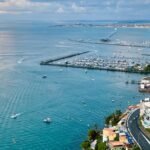 Vista da Baía de Todos os Santos em Salvador mostrando a realidade e os contrastes da cidade além dos cartões-postais