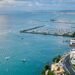 Vista da Baía de Todos os Santos em Salvador mostrando a realidade e os contrastes da cidade além dos cartões-postais