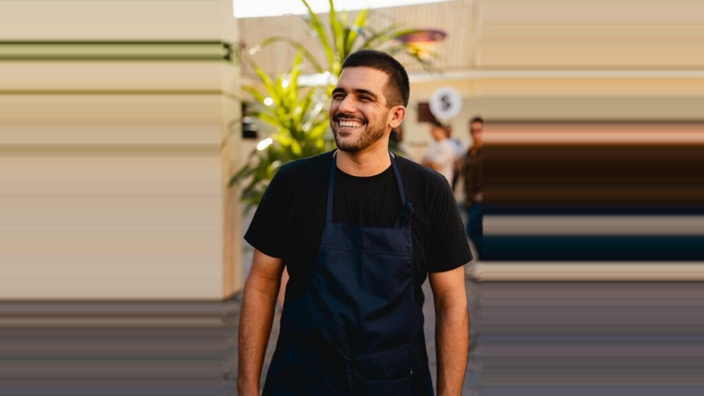 Chef Ricardo Vallari sorrindo