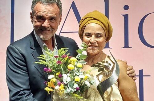 Tereza Paim recebe prêmio Alice Bottas em Salvador