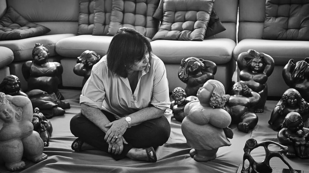 Esculturas de Eliana Kertész em mostra de arte baiana contemporânea no Fasano Salvador