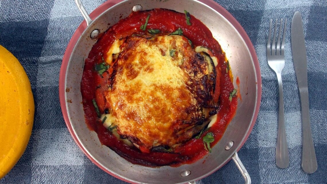 Parmegiana de berinjela gratinada em proposta de experiência afetiva em Salvador