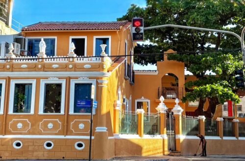 Fachada do Álvares Gastrobar no Rio Vermelho, em Salvador, onde acontece o início da operação com evento para convidados.