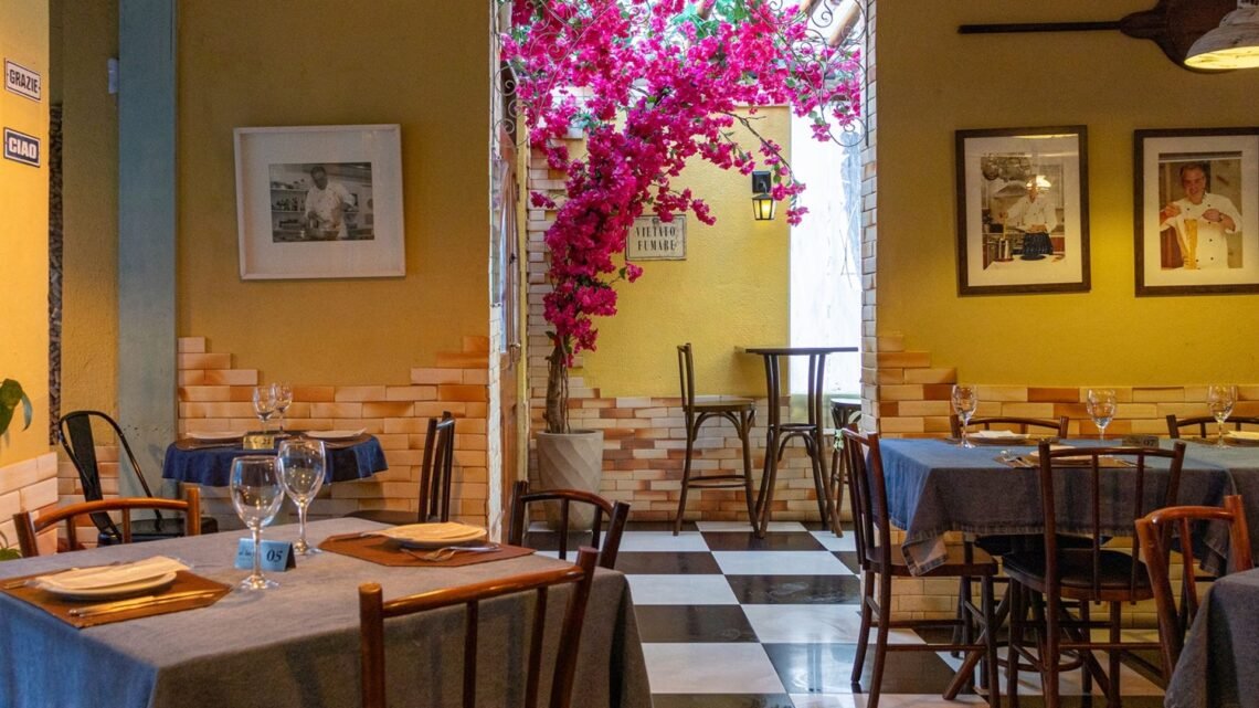 Salão do restaurante organizado para o Dia das Mães La Pasta Gialla.