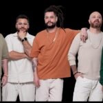 Integrantes da banda Maneva posam juntos para foto de divulgação do projeto Tudo Vira Reggae.