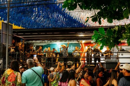 Anarriê Elétrico reúne público durante o São João de Santo Antônio de Jesus no Dia de São João.