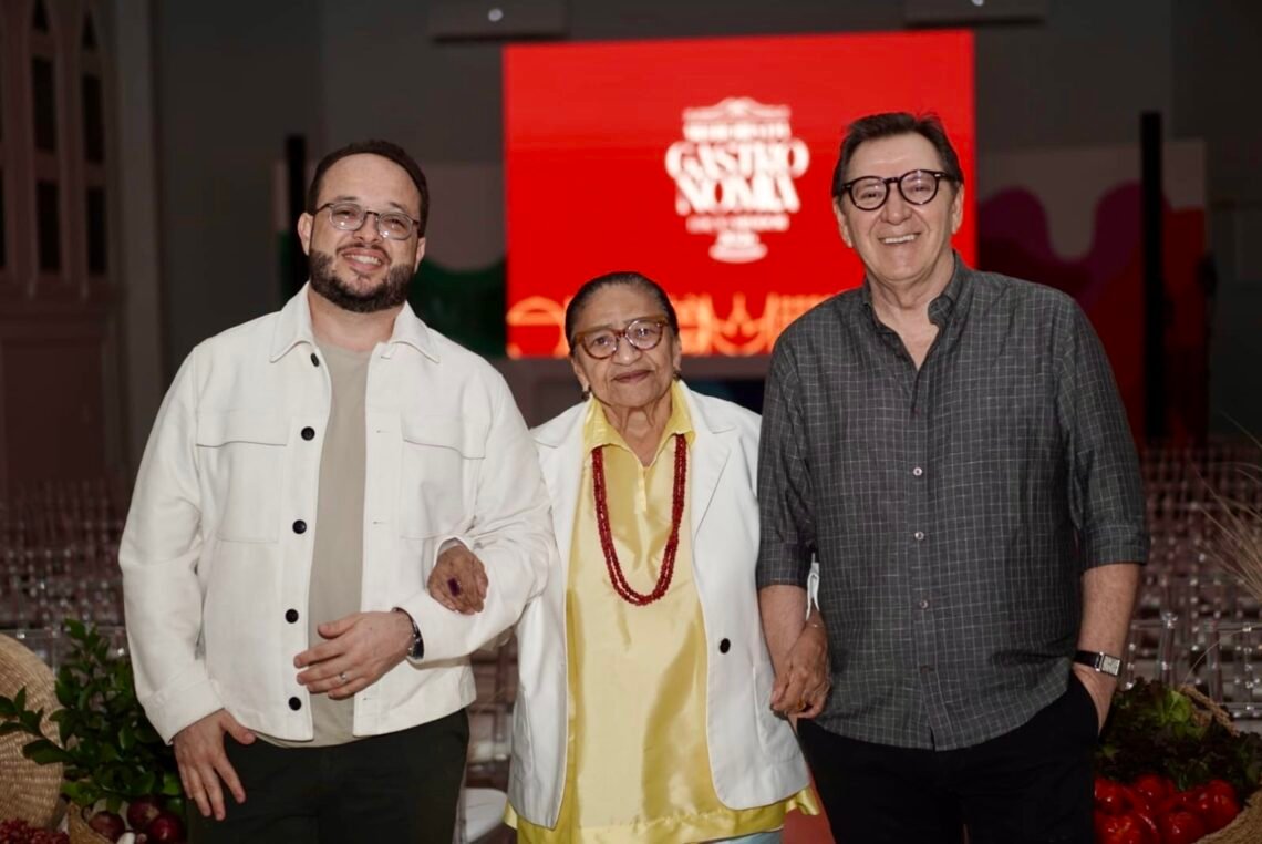 Licia Fabio, Ronaldo Jacobina e Paulo Neto durante o lançamento do Prêmio Melhores da Gastronomia 2026, na CASACOR Bahia.