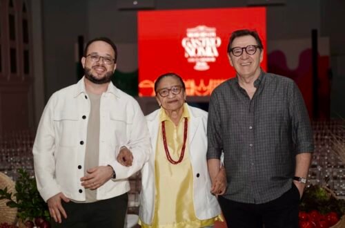 Licia Fabio, Ronaldo Jacobina e Paulo Neto durante o lançamento do Prêmio Melhores da Gastronomia 2026, na CASACOR Bahia.