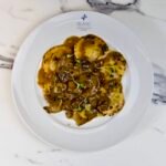 Prato de ravioli de vitelo ao molho de cogumelos servido no Blanc Hospital Salvador, preparado pelo restaurante Alfredo'Ro para pacientes internados.