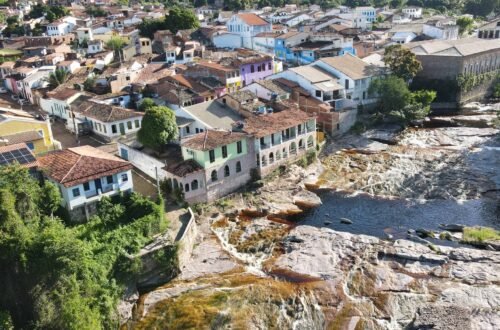 Vista aérea de Lençóis, na Chapada Diamantina, cidade que recebe o Festival de Lençóis 2026.