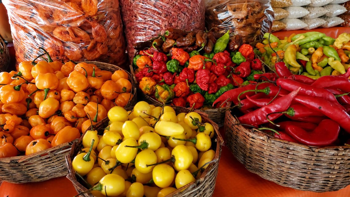 Festival Tempero Bahia destaca ingredientes da Mata Atlântica, com diferentes variedades de pimentas comercializadas na Bahia.