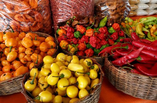 Festival Tempero Bahia destaca ingredientes da Mata Atlântica, com diferentes variedades de pimentas comercializadas na Bahia.