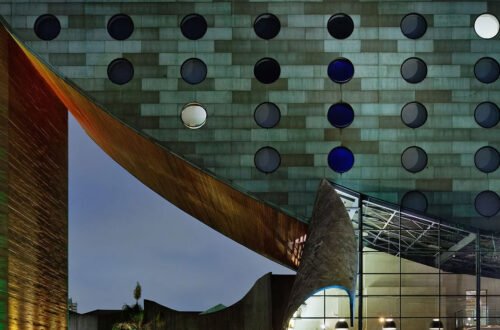 Fachada do Hotel Unique, um dos hotéis com Chave Michelin no Brasil em 2026.