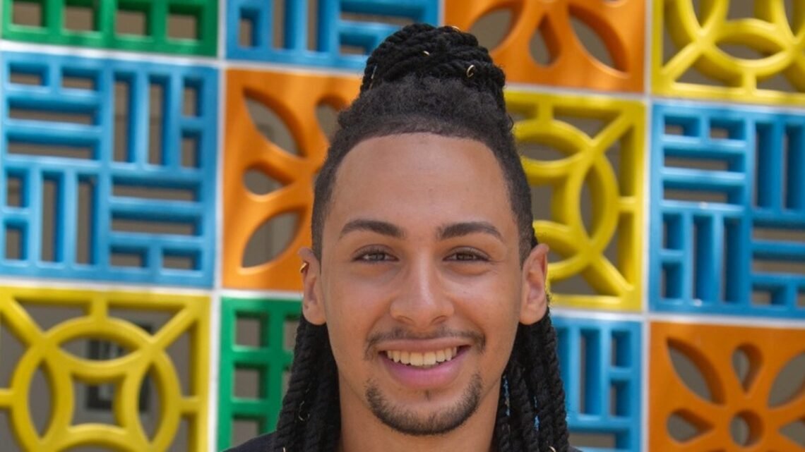 Matheus Sanolie, tenor destaque da programação do NEOJIBA em outubro.