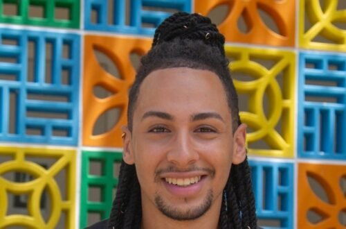 Matheus Sanolie, tenor destaque da programação do NEOJIBA em outubro.